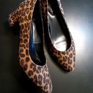 Bandolino leopard print Square kitten heel size 7